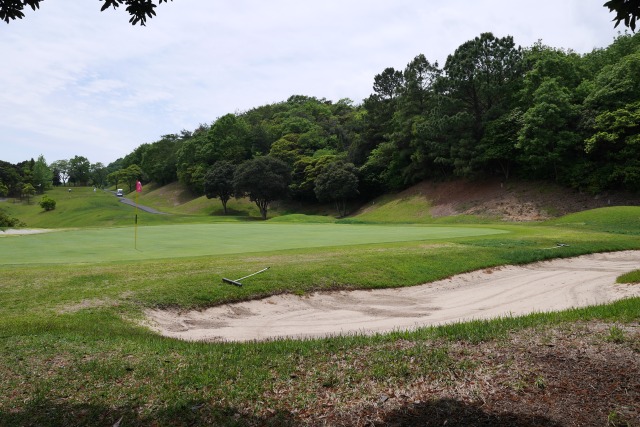 10月6.7日 ゴルフ場管理の提案 吉川総合公園で芝地管理展